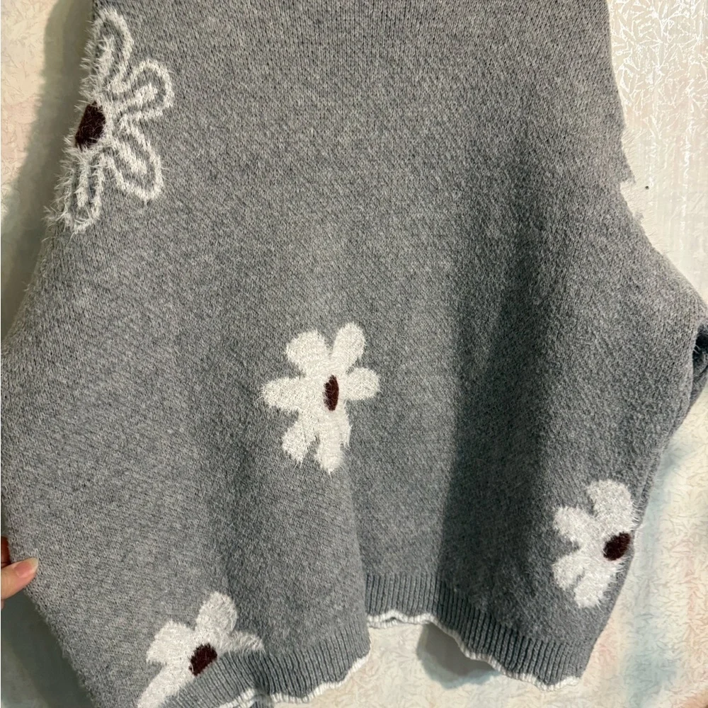 Elegant, Soft, Cottagecore, V-necked, Scalloped Edge, Floral Sweater, Sz 4X